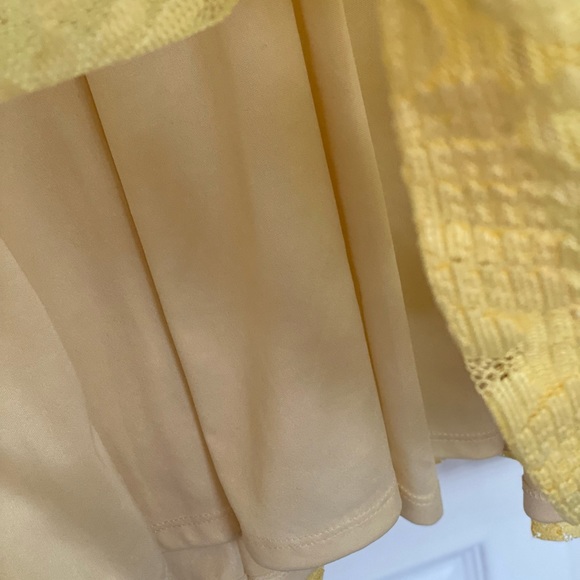 Rabbit Design short lace dress - Picture 4 of 6